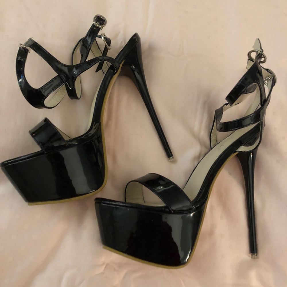 Black patent leather pumps